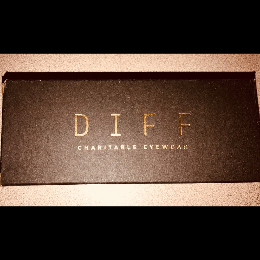 BNIB Diff Sunglasses - Picture 3 of 3